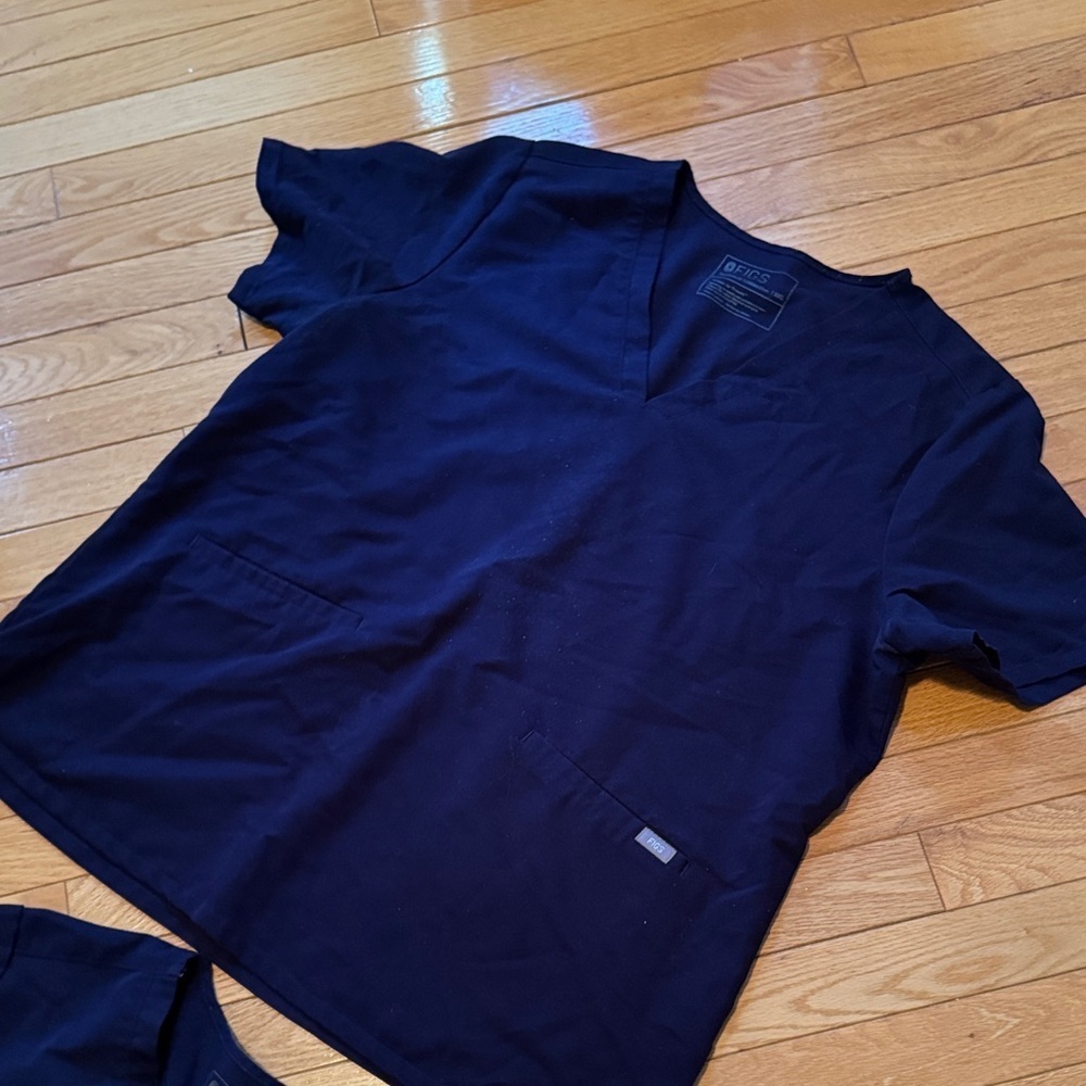 Figs Navy Blue V-Neck Scrub Tops - Picture 6 of 7